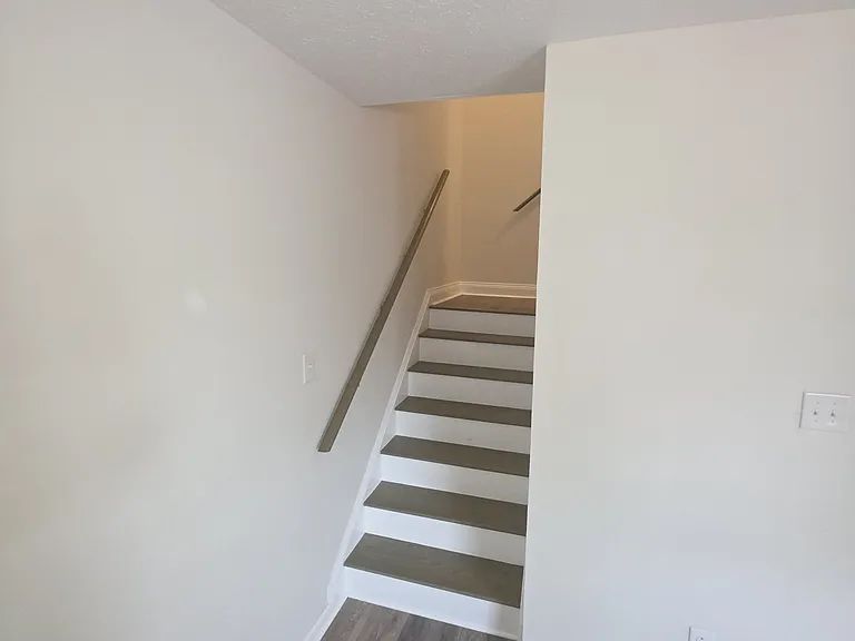 1324 Riverdale Dr — Photo 4