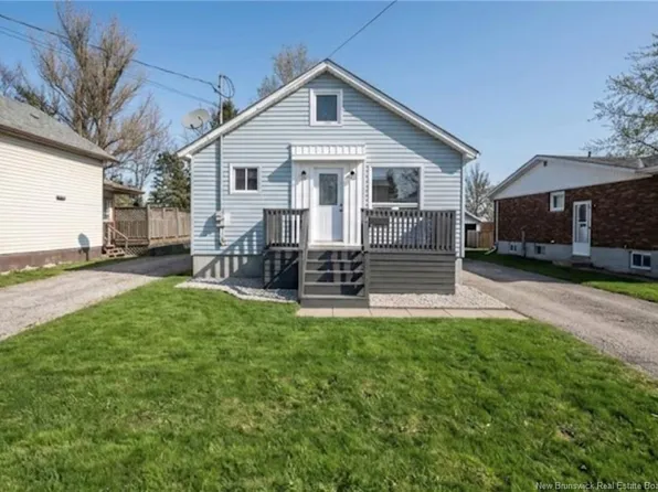 91 Purdy Ave, Moncton, NB E1C 7W1