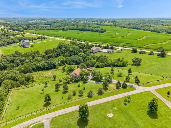 1694 McBride Ridge Ct, Winterset, IA 50273