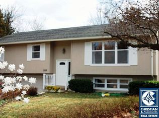 3309 Cherokee Cir, Manhattan, KS 66503