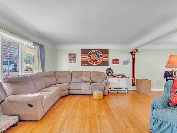 3rd image of 9560 Reichert Rd