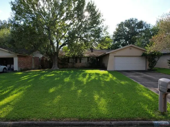 17138 Barcelona Dr, Friendswood, TX 77546