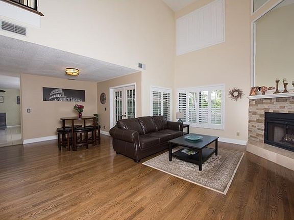 4th image of 751 Captiva Ct NE