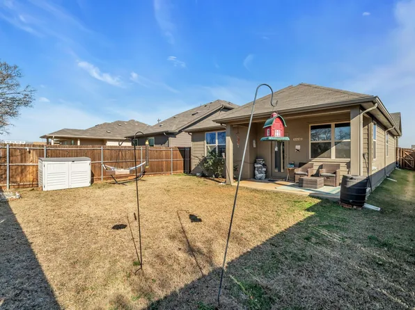 912 Crockett St, Aubrey, TX 76227