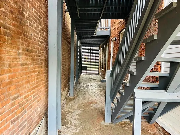 905 Park Ave — Photo 16