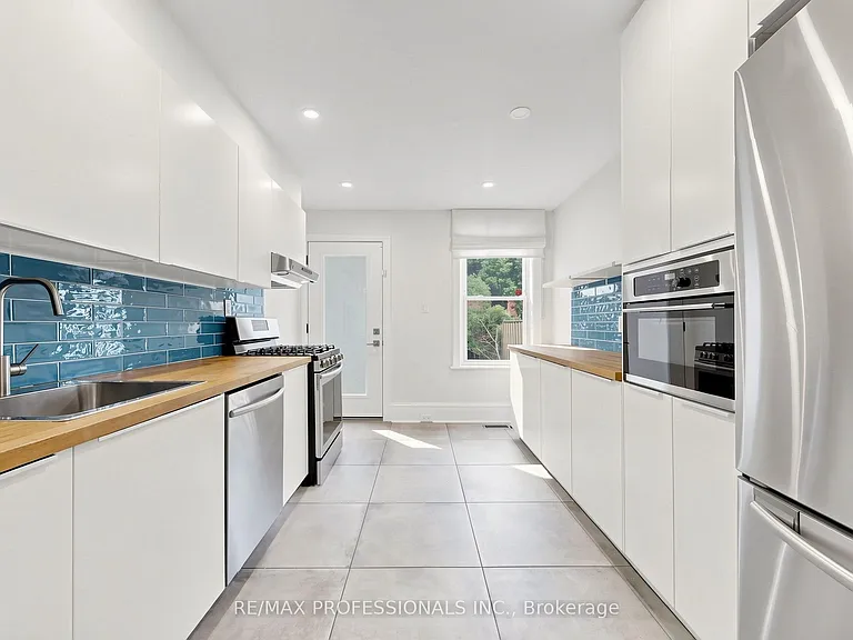 368 Howland Ave — Photo 8