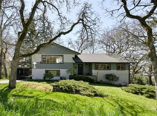 967 Ridgeway St, Saanich, BC