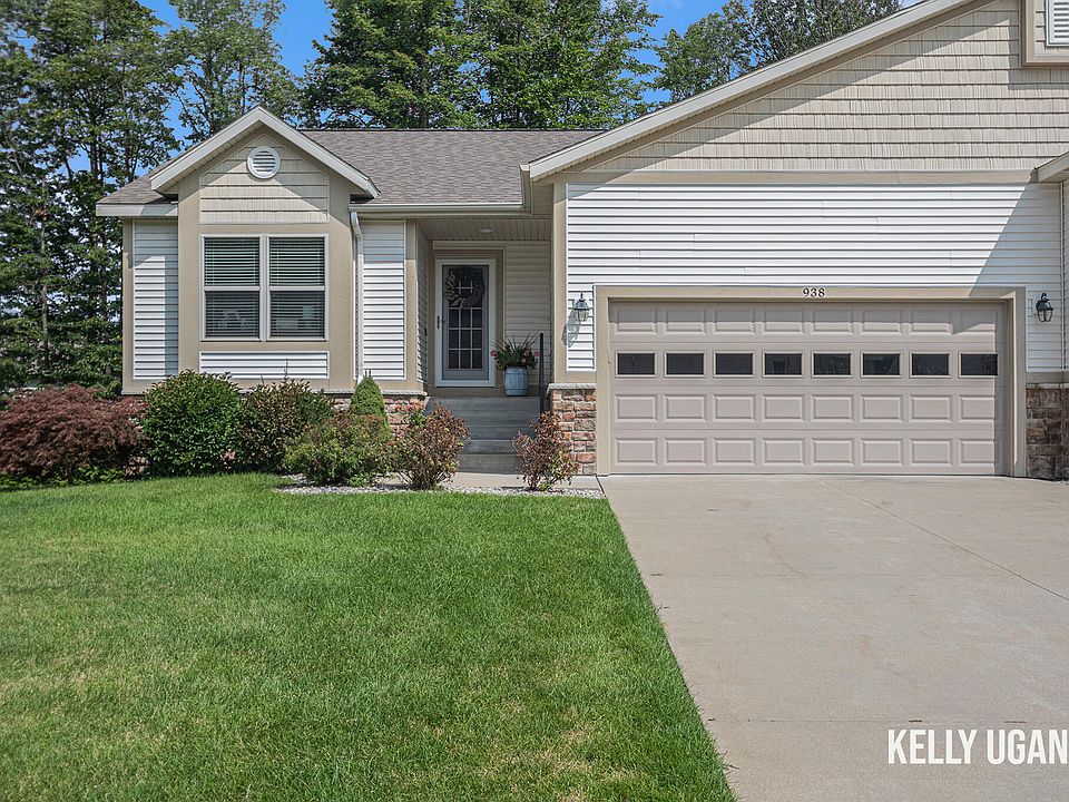 1st image of 938 S Sandalwood Cir