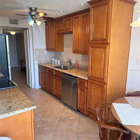 400 Island Way #206 — Photo 7