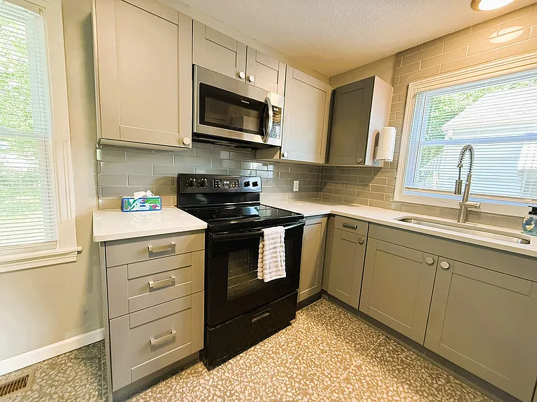 2037 S Laura Ave — Photo 8