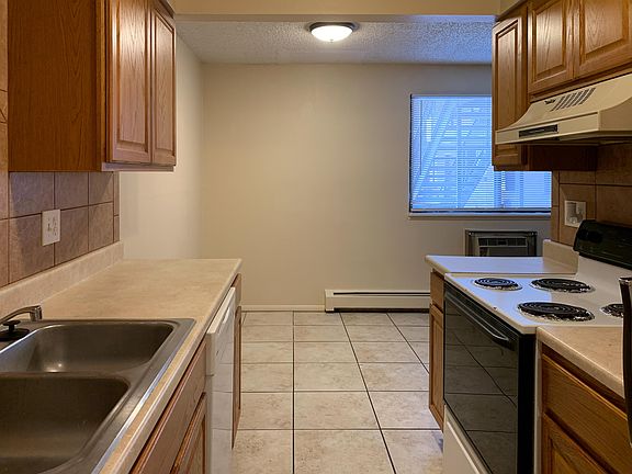5th image of 1252 Dewar Dr #11