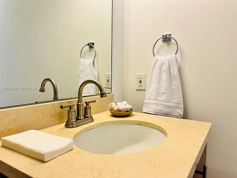 79 SW 12th St #1510 — Photo 34