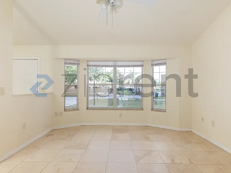 6385 Wien Ln — Photo 4