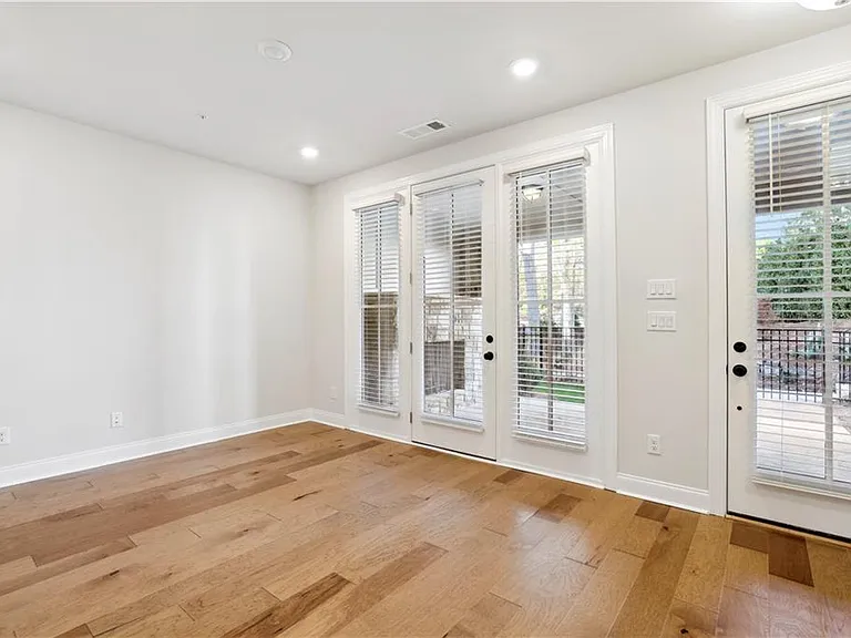 410 Townly Ct — Photo 7