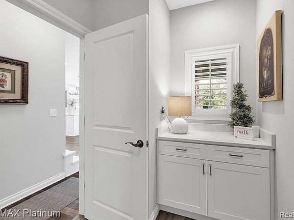 3rd image of 3580 Bay Harbor Dr