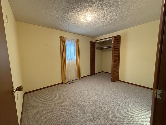 5th image of 233 Fox St