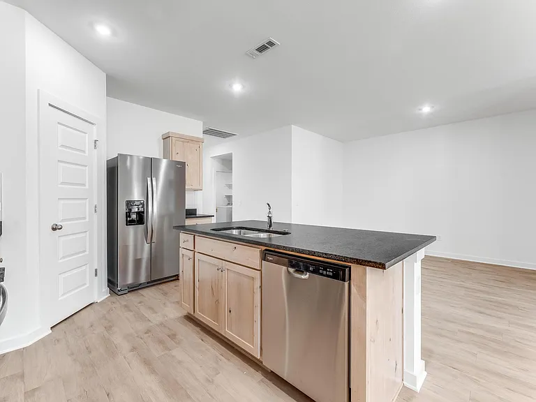 114 S Maroon Ave — Photo 12