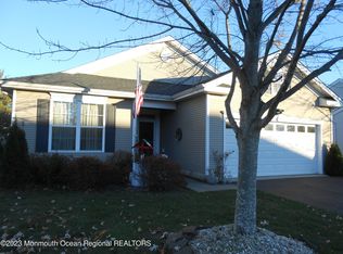 4 Hidden Lake Cir, Barnegat, NJ 08005