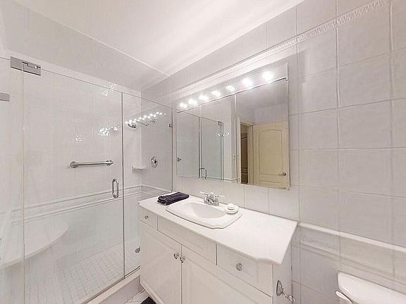 5th image of 1530 Palisade Ave #11R