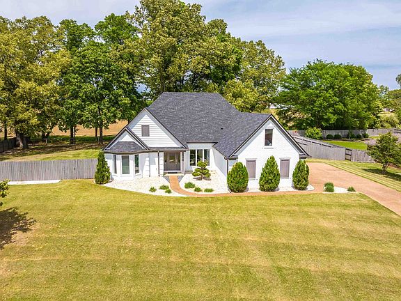 3rd image of 50 Blackhill Dr