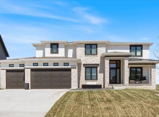 21816 G St, Elkhorn, NE 68022