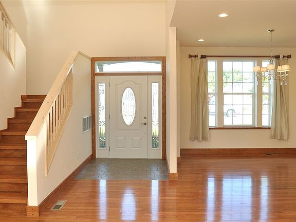 5th image of 2721 Granville St