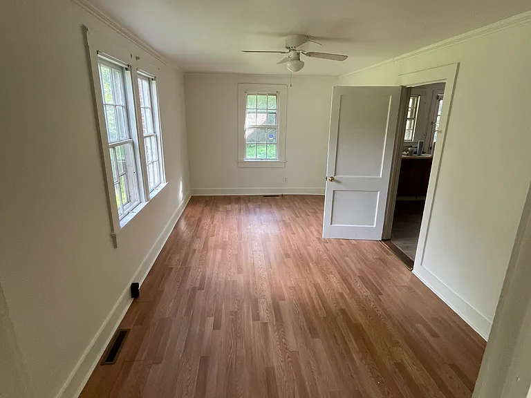 445 Glover St — Photo 9
