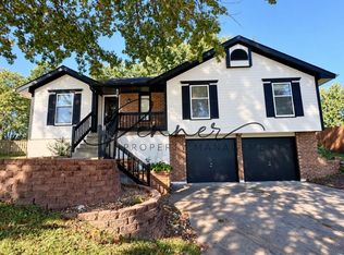 600 SE Shiloh Dr, Lees Summit, MO 64063