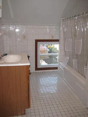 Rented by MCR Realty | media 35