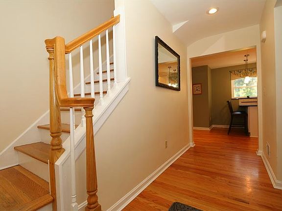 4th image of 6859 Meadowdale Cir