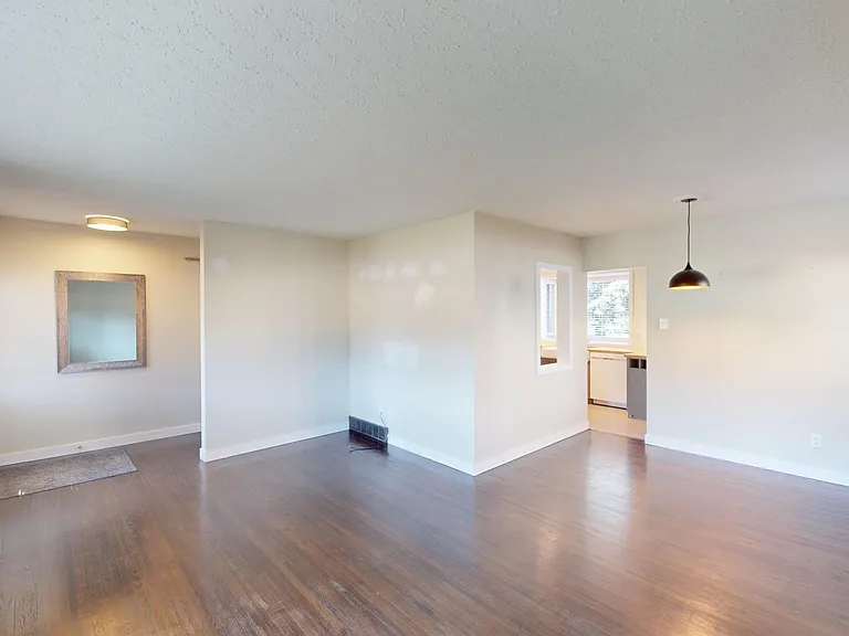4111 Charleswood Dr NW — Photo 4