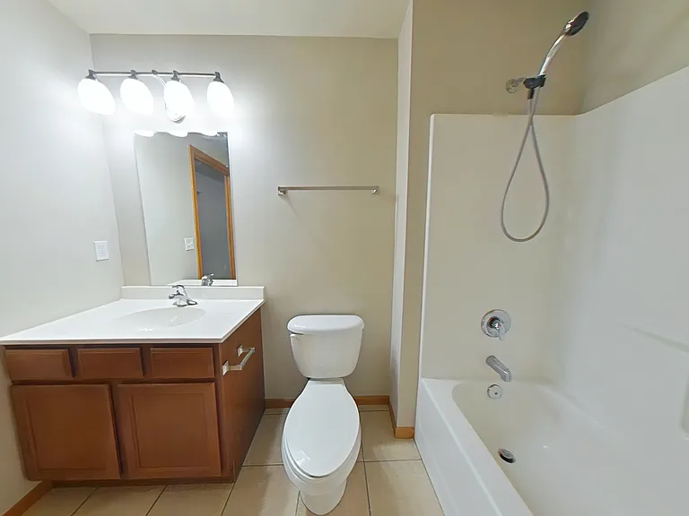 Eagle Point Apartments — Photo 19