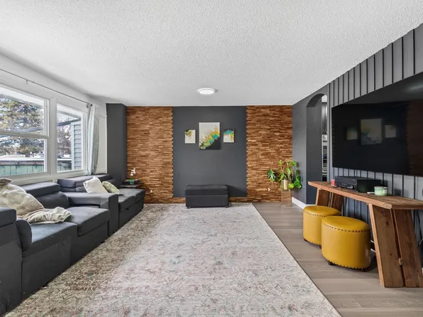 209 Village On The Grn NW, Edmonton, AB T5A 1H2