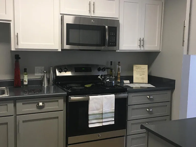 Chateau Manor — Photo 10