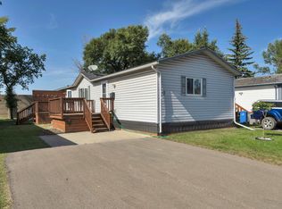 17 Willow Park Est, Leduc, AB T9E 5P8