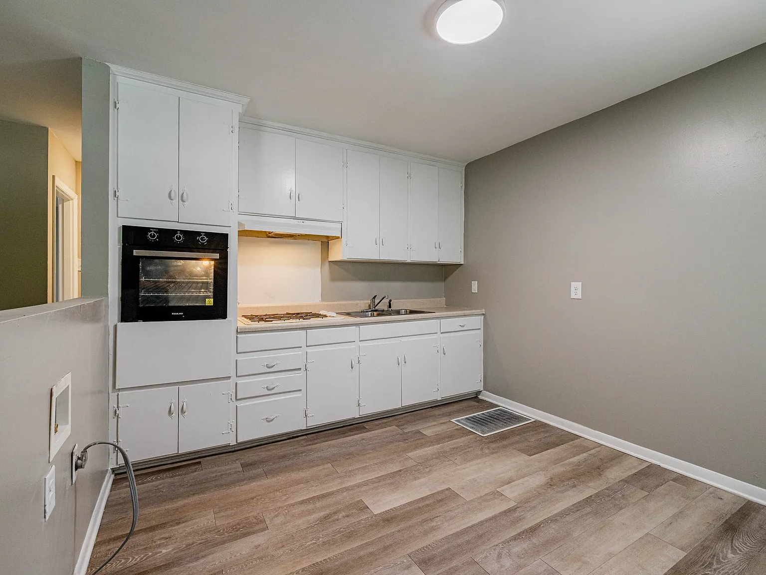 2 bed, 800 sqft, $1,249 — Photo 2