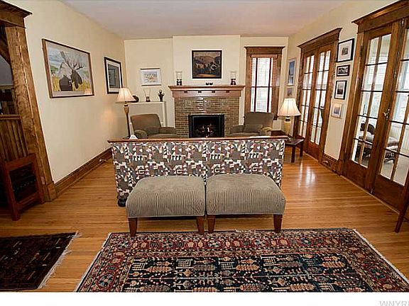 3rd image of 749 Forest Ave