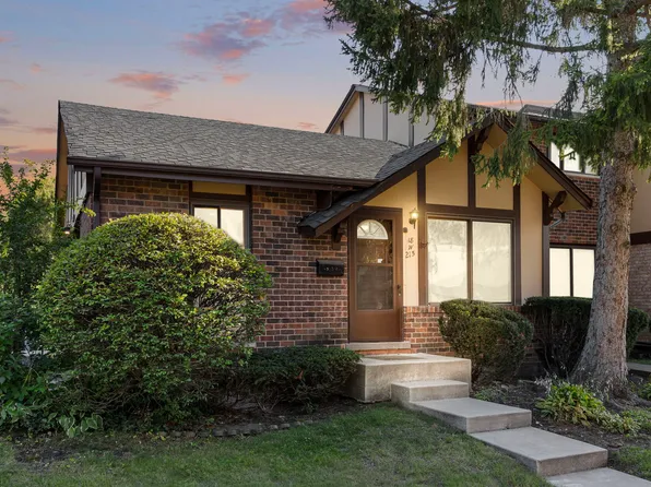 18W215 Buckingham Ln, Villa Park, IL 60181