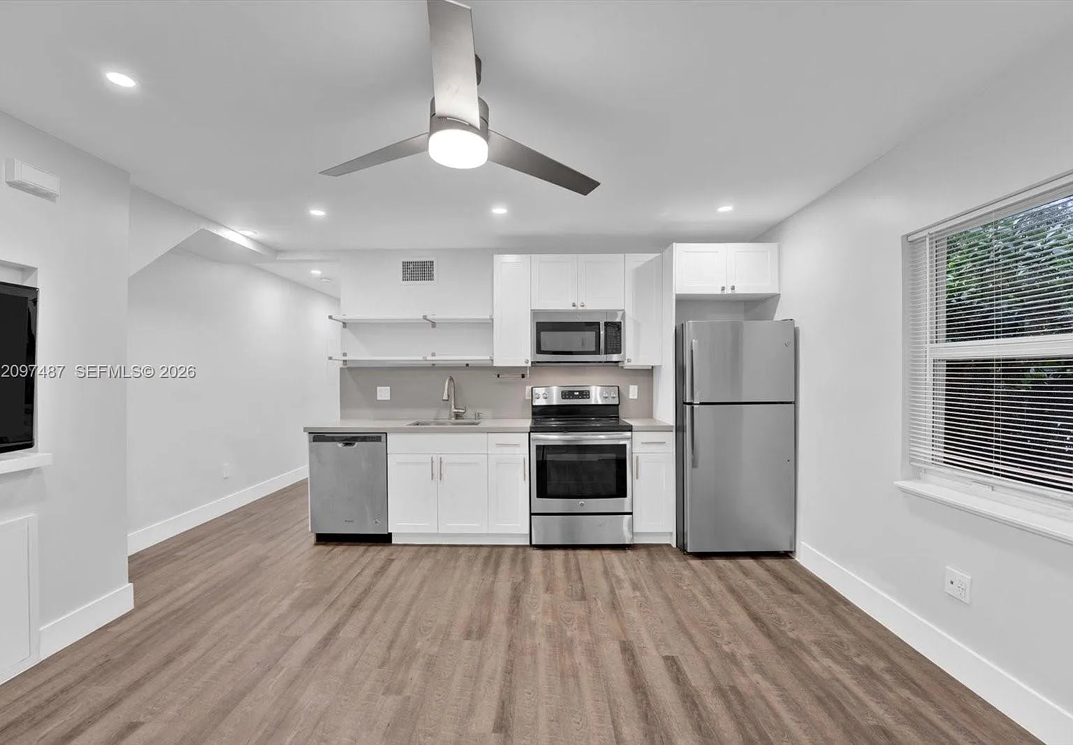 2 bed, 1.0 bath, $2,300 — Photo 4