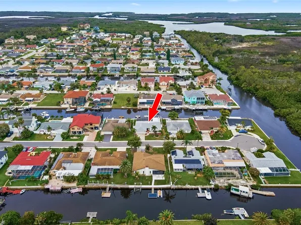 9911 Island Harbor Dr, Port Richey, FL 34668