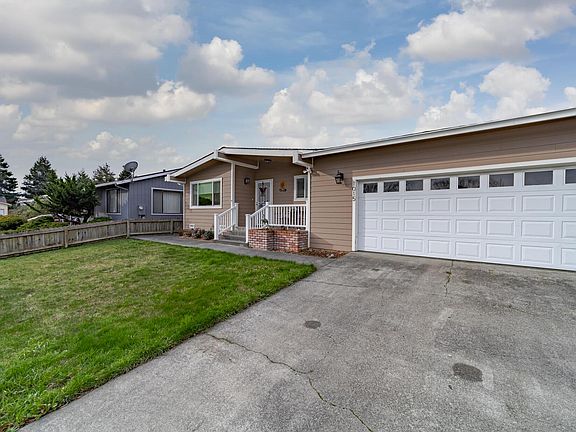 2nd image of 1015 Meadow Ln