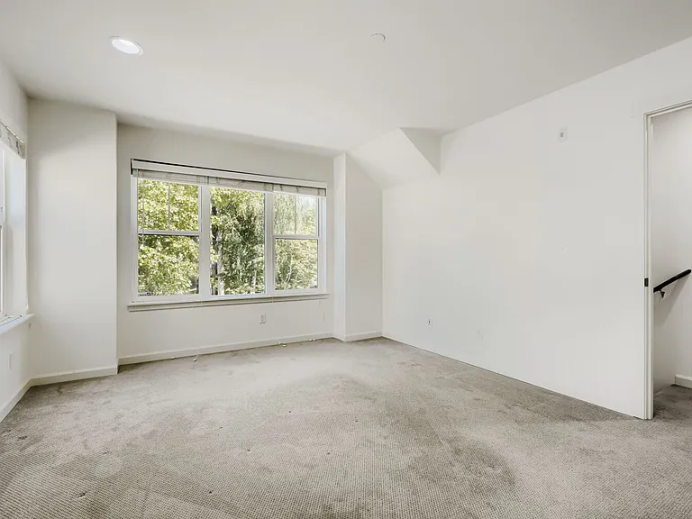 303 Bellevue Way SE — Photo 18