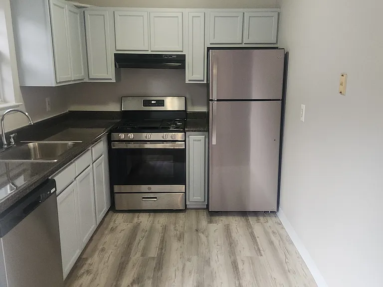Pine Gate Apartments — Photo 1