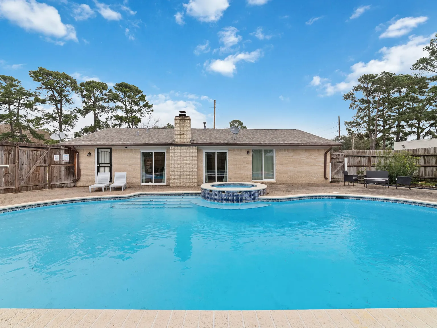 3 bed, $3,377 — Photo 1