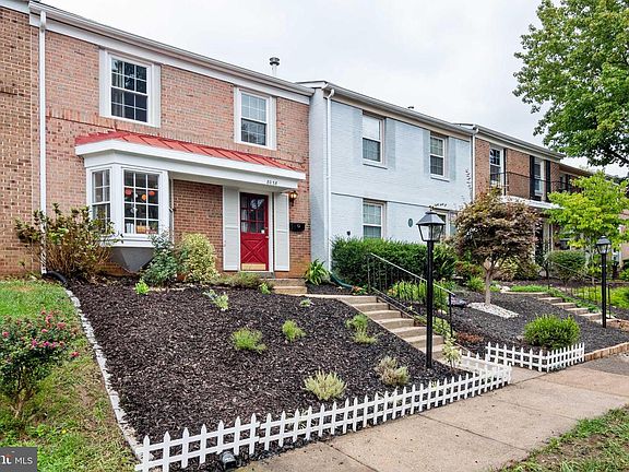 2nd image of 8038 Saint Annes Ct