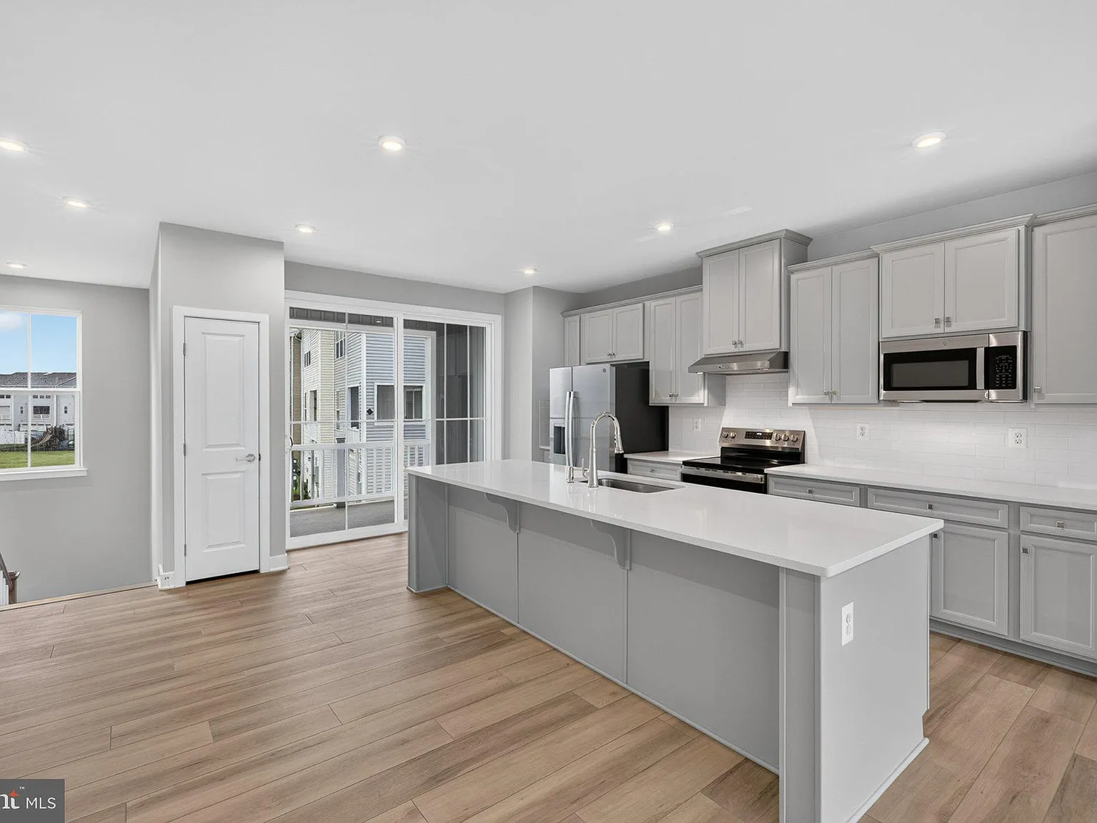 4 bed, 3.5 bath, 2237 sqft, $2,895 — Photo 4