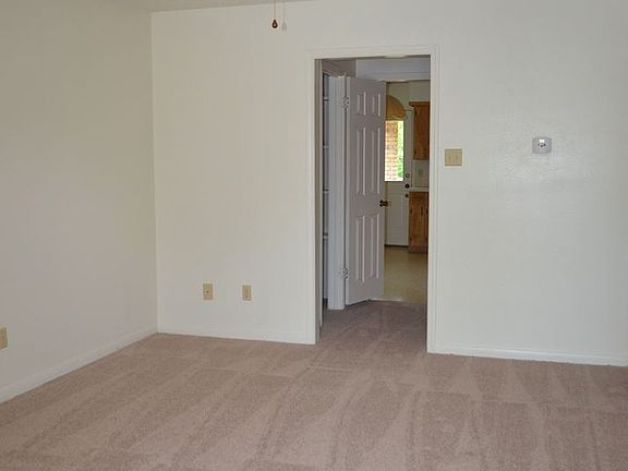 3rd image of 905 Crymes Ln #A