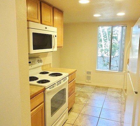 5th image of 8401 Zircon Dr