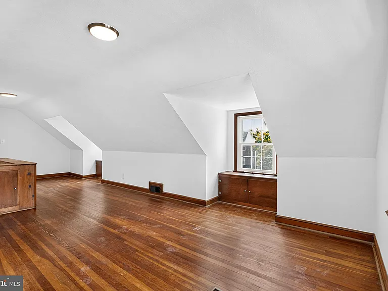 1607 W Braddock Rd — Photo 19