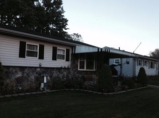 303 Guilford Rd, Vermilion, OH 44089